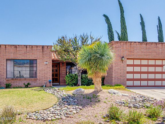 2nd image of 8250 E Oneida Pl