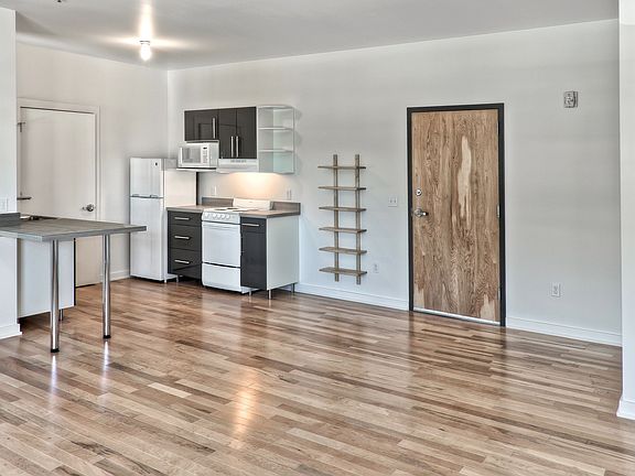 3rd image of 1313 Cuming St APT 307