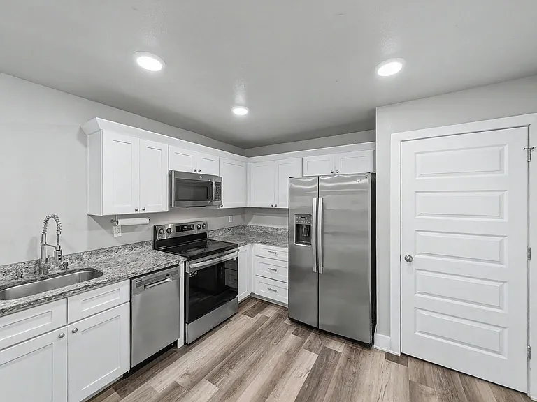 24 Hampstead Ln — Photo 5