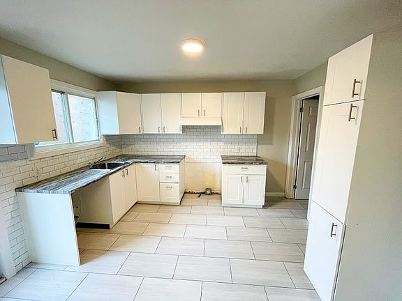 4th image of 706 Hastings Ave