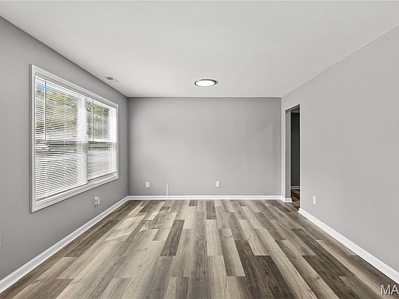 4th image of 9834 Vickie Pl