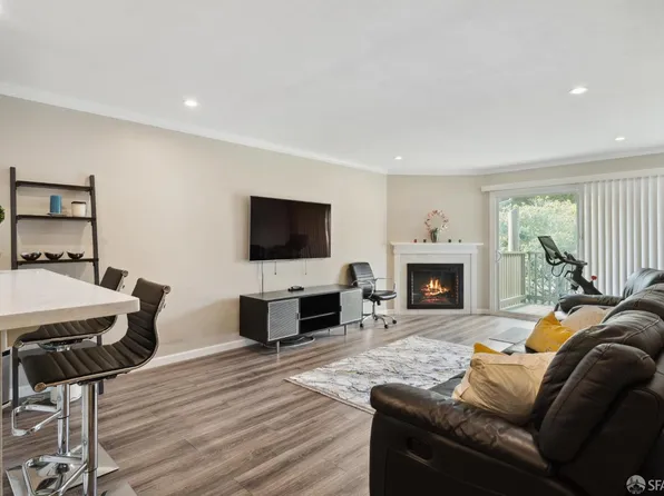391 Mandarin Dr APT 309, Daly City, CA 94015