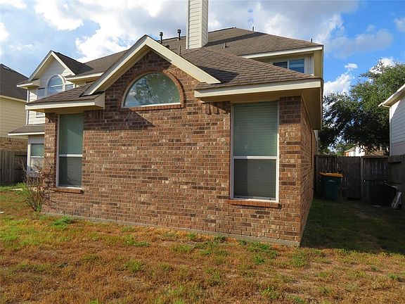 3rd image of 15719 Stroudwater Ln