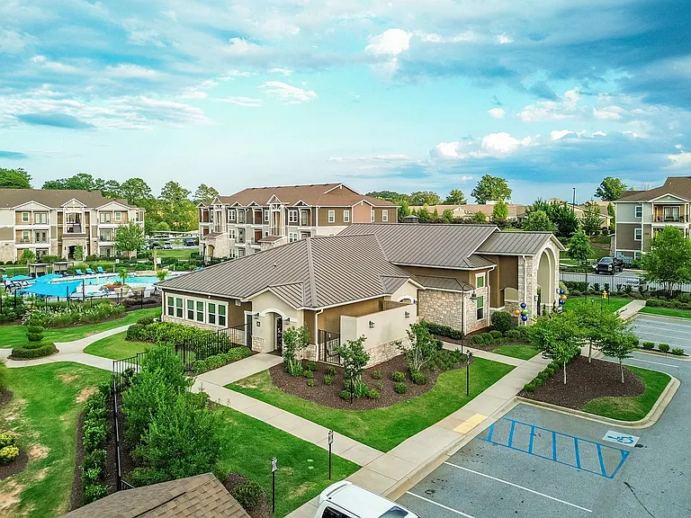 POINTE AT GREENVILLE APARTMENTS — Photo 13