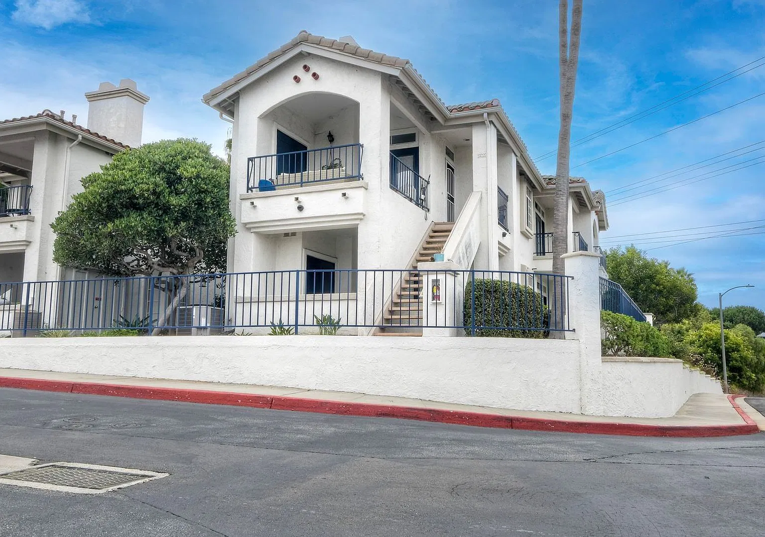 2Bed/2Bath End Unit in Gated Community~ Rancho Del Oro — Photo 1