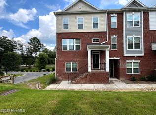 60 Brownstone Ln, Southern Pines, NC 28387