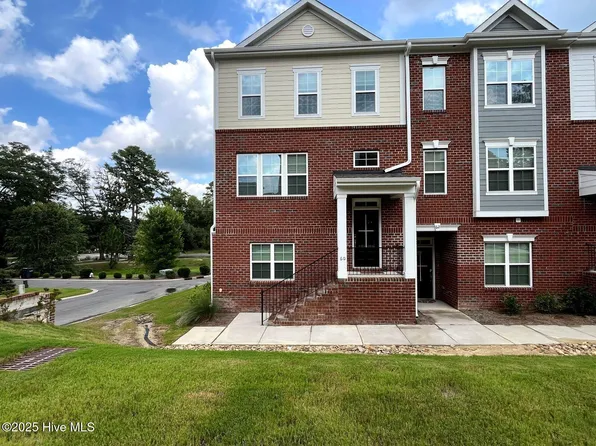 60 Brownstone Ln, Southern Pines, NC 28387