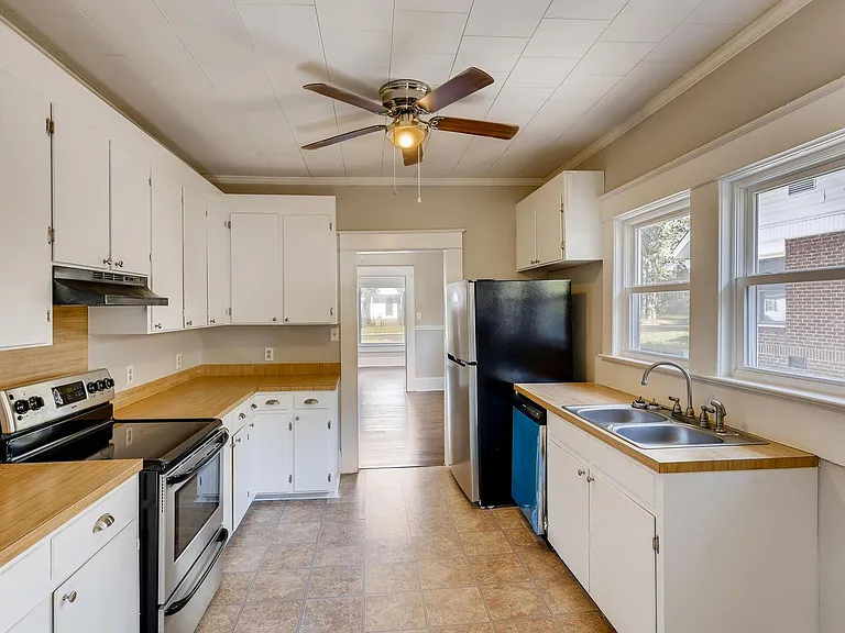 707 E Iredell Ave — Photo 3