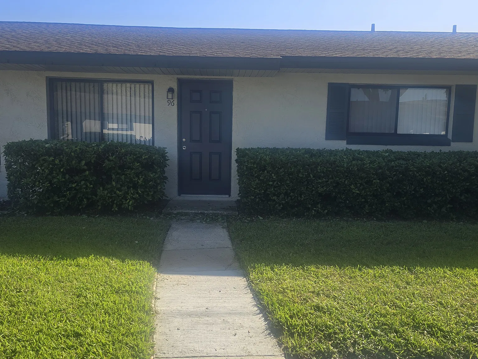 3 bed, 1200 sqft, $1,900 — Photo 2