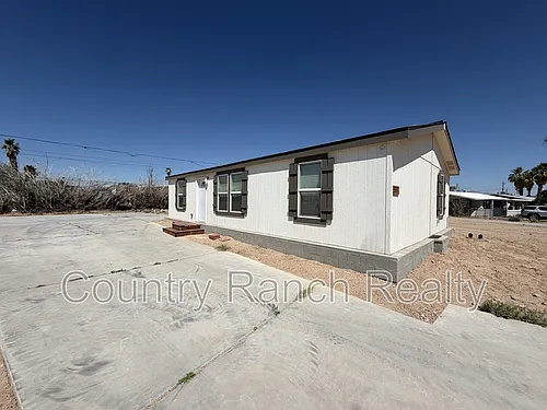 5657 S Pearl St Photo 1