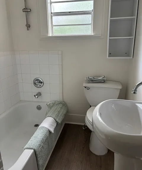 211 N Moss St — Photo 3