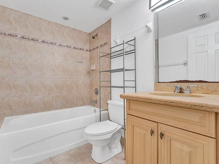 520 SW 5th St — Photo 17
