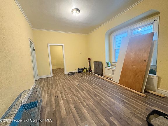 4th image of 817 Cedar Ave