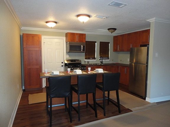 3rd image of 185 Luther Cir
