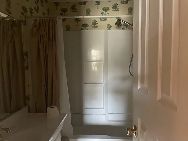 3 bed, 1.0 bath, 1145 sqft, $1,300 — Photo 4