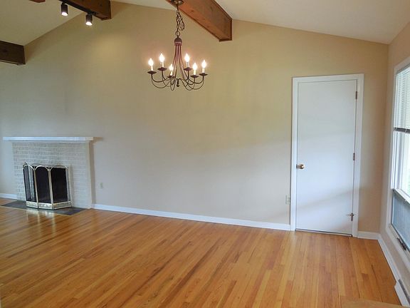 Dining room, open floor plan, hardwood floors