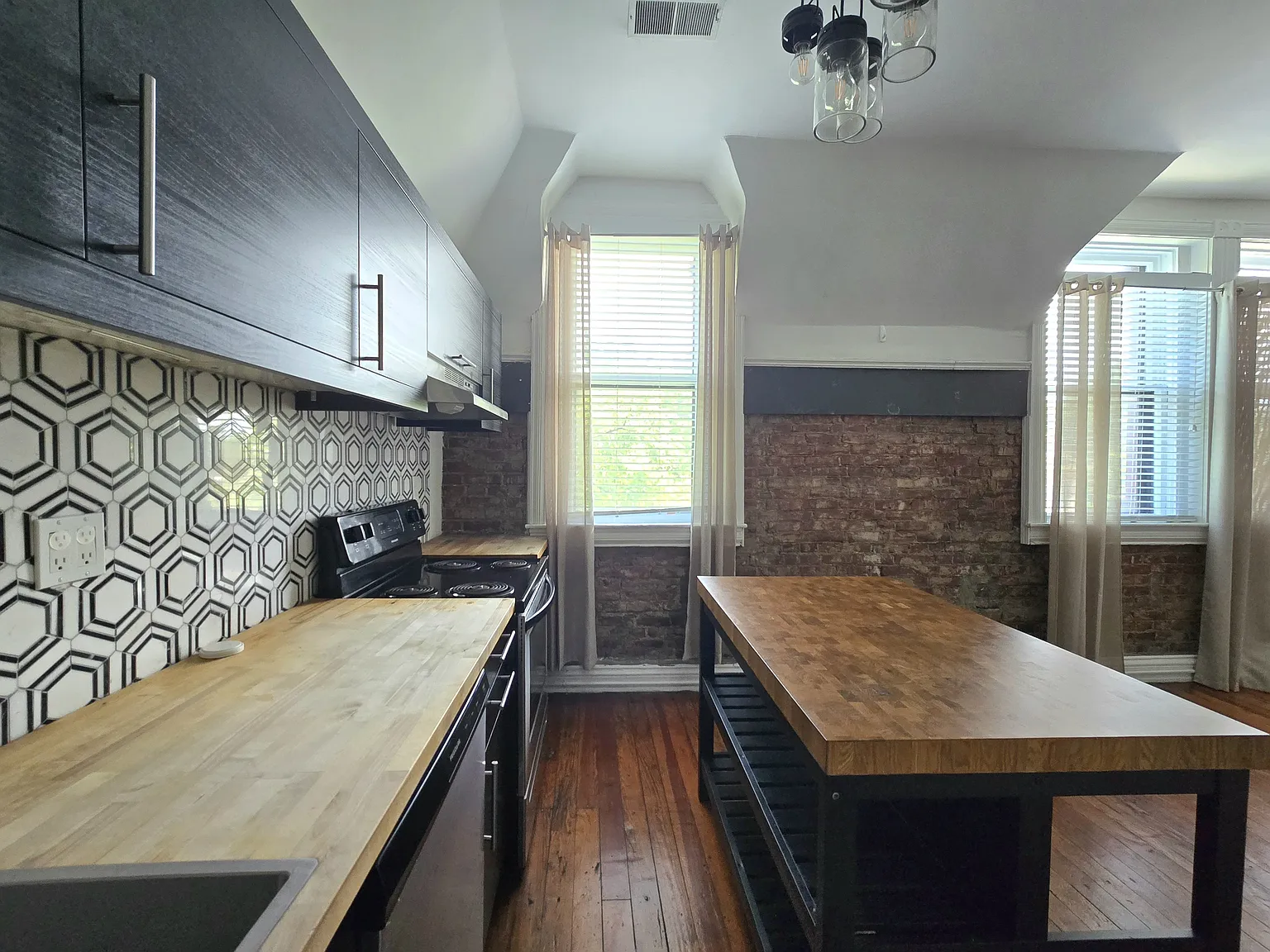 1 bed, 1000 sqft, $1,250 — Photo 4