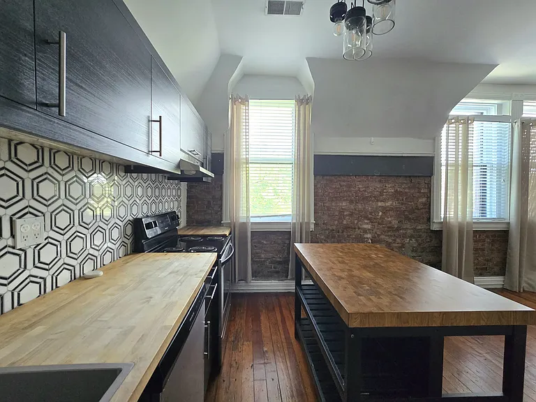 1468 S 4th St #5 — Photo 3