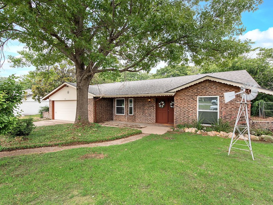 1st image of 926 Meadowbrook Dr