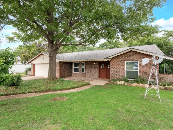 926 Meadowbrook Dr, Grapevine, TX 76051