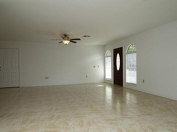 4th image of 203 Willow St