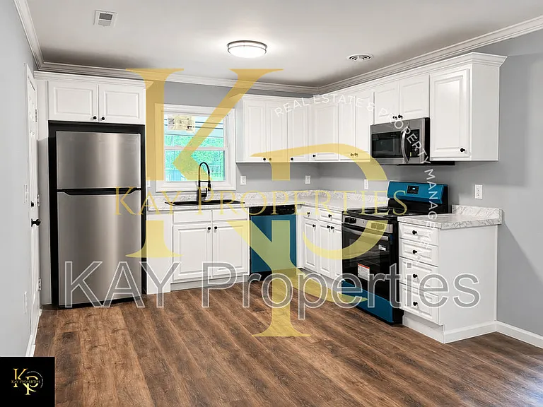 1828 Windsor Dr — Photo 11