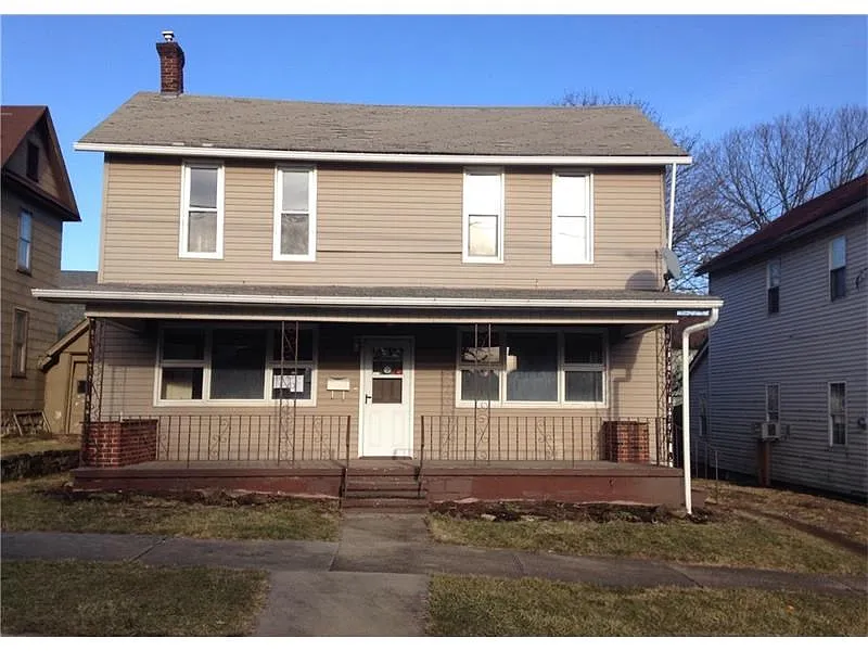 325 2nd St photo 1