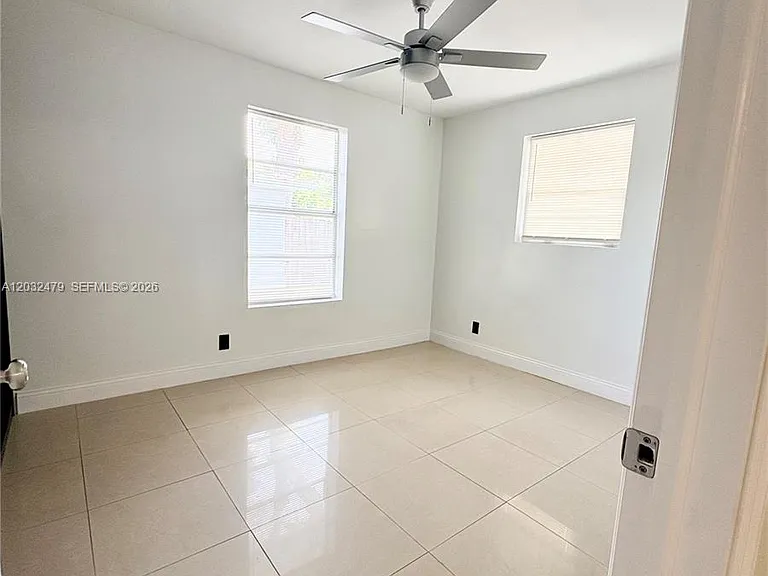 1116 N 61st Ave — Photo 8