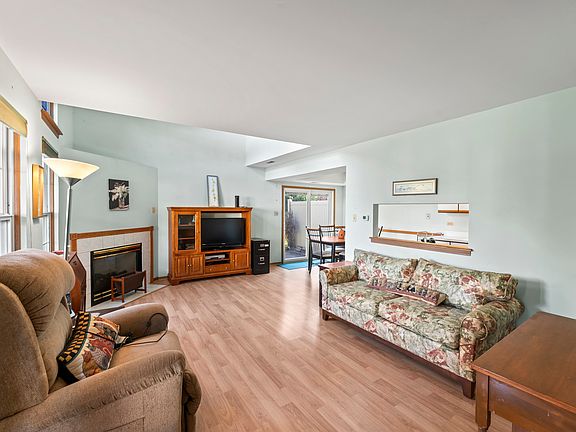 2nd image of 9298 Meadowview Dr