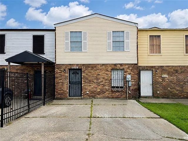 6628 Harbourview Dr