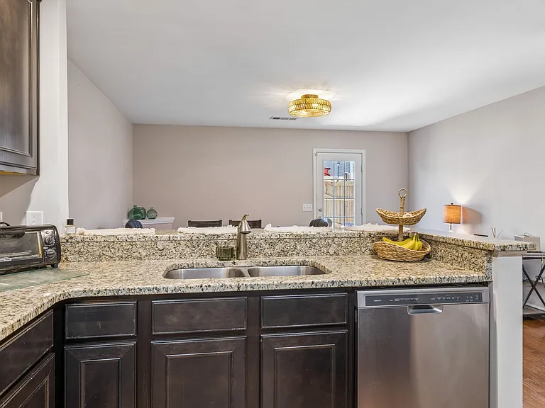 1319 Riverbrook Dr — Photo 16