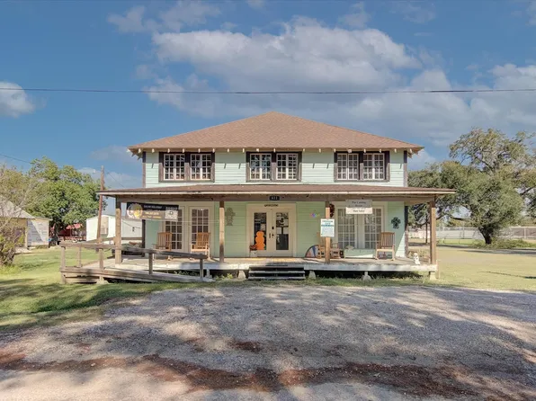 411 Willcox St, Anahuac, TX 77514