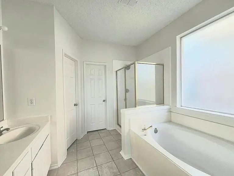 3917 Rushden Ct — Photo 3
