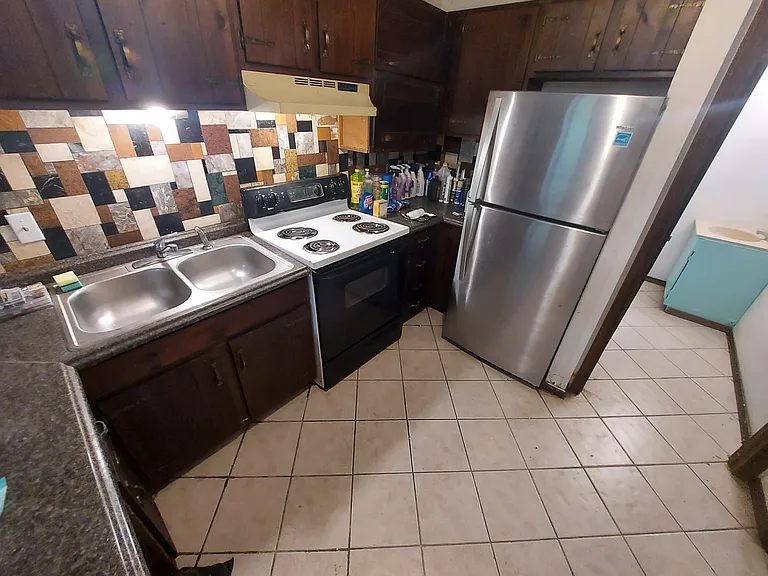 2424 Winding Way — Photo 4