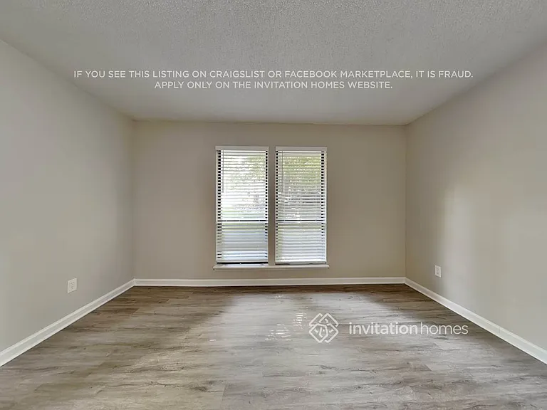 2505 Desiree Way — Photo 12