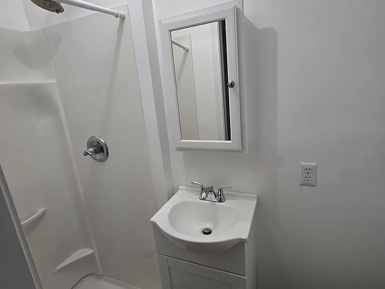 757 Wyndhurst Dr — Photo 2