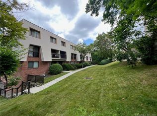 1 Valley Rd APT 204, Stamford, CT 06902