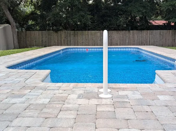 6808 Avenida De Galvez, Navarre, FL 32566