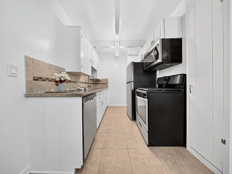 9025 National Blvd — Photo 14