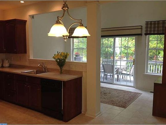 5th image of 1909 Phipps Cir