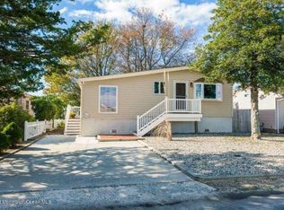 34 Carlyle Dr, Bayville, NJ 08721