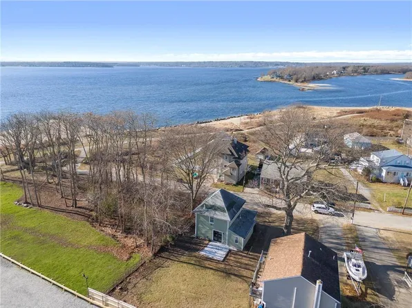 58 Hewett St, Warwick, RI 02889