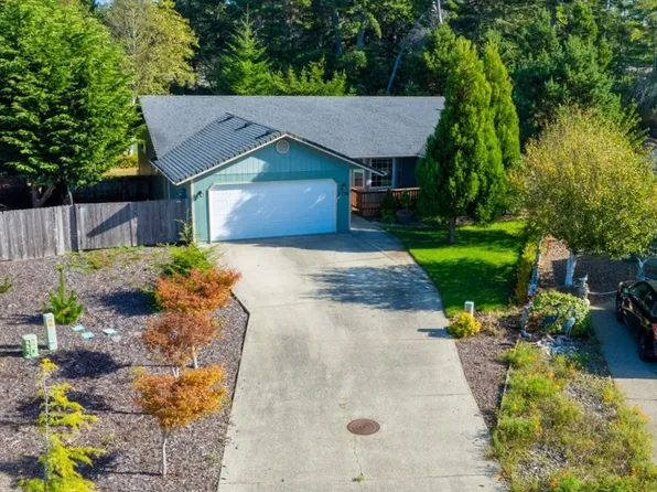 108 Park Village Loop, Florence, OR 97439