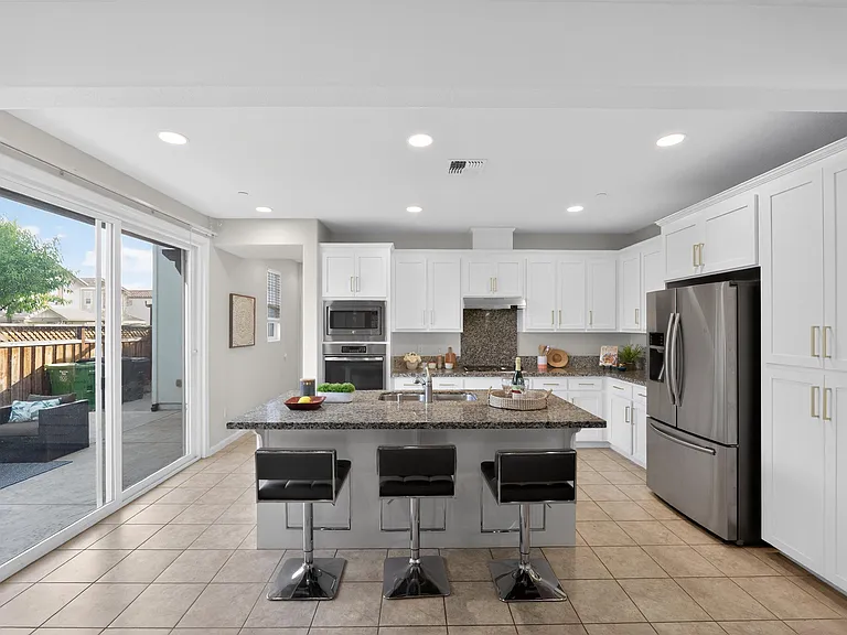 1005 S Fowler Ln — Photo 7