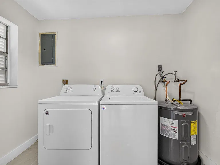 3943 Roan Ct W — Photo 27