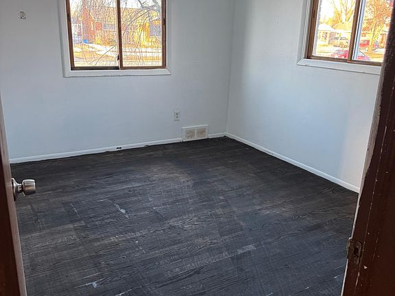3rd image of 32749 Avondale St