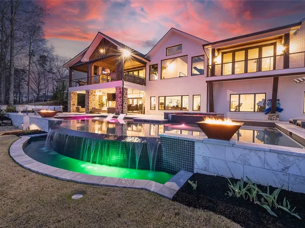 313 Willow Oak Ct, Seneca, SC 29672