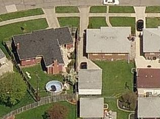 19136 Wilfred St, Roseville, MI 48066