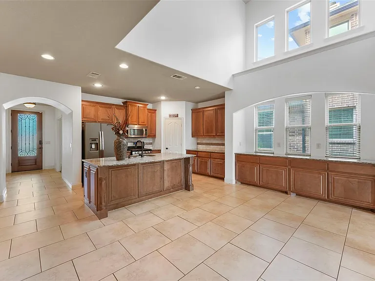 1204 E Shawnee Dr — Photo 6