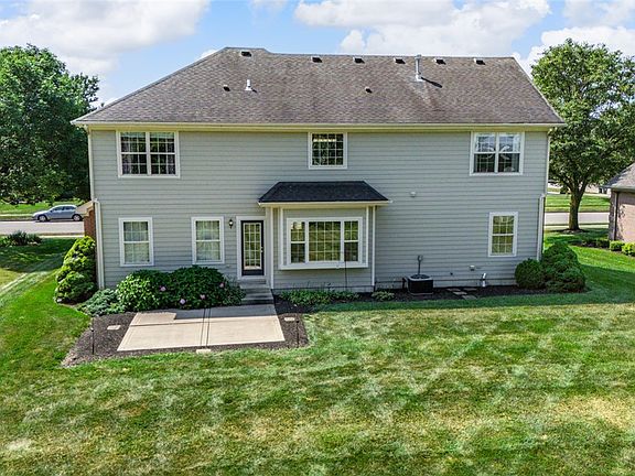 2nd image of 2961 Parkwood Dr